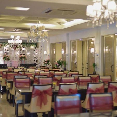 Hotel Gajahmada Pontianak Exterior foto