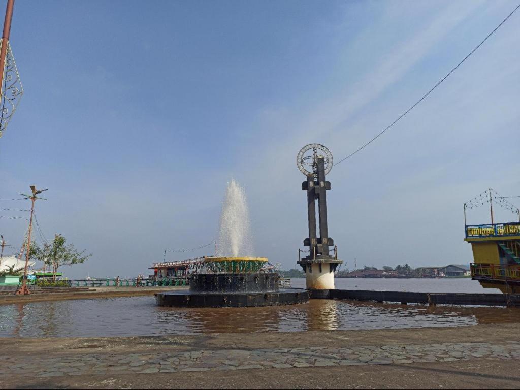 Hotel Gajahmada Pontianak Exterior foto