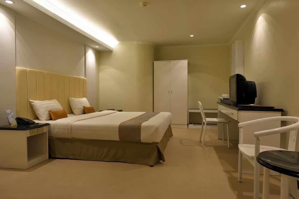 Hotel Gajahmada Pontianak Exterior foto